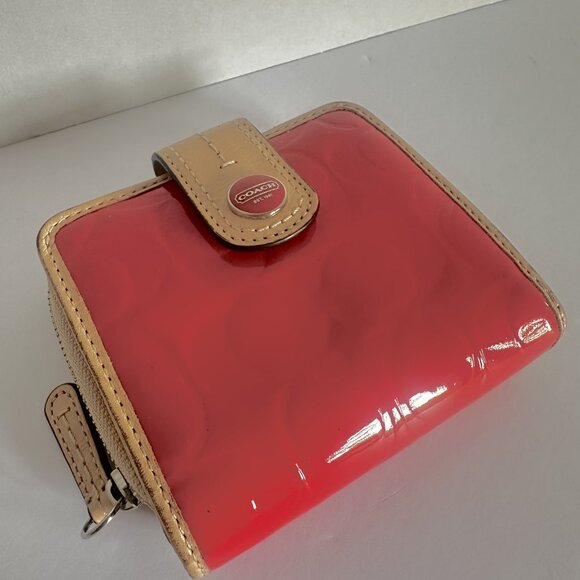 New Coach Wallet Small Red Embossed Shiny Snap Zip Around Women’s ID Bills Coins - Picture 10 of 10